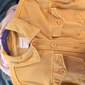 Warm yellow overshirt with pockets
